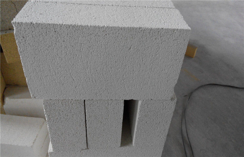 Corundum Mullite Refractory Bricks Customized Size For Industrial Kiln